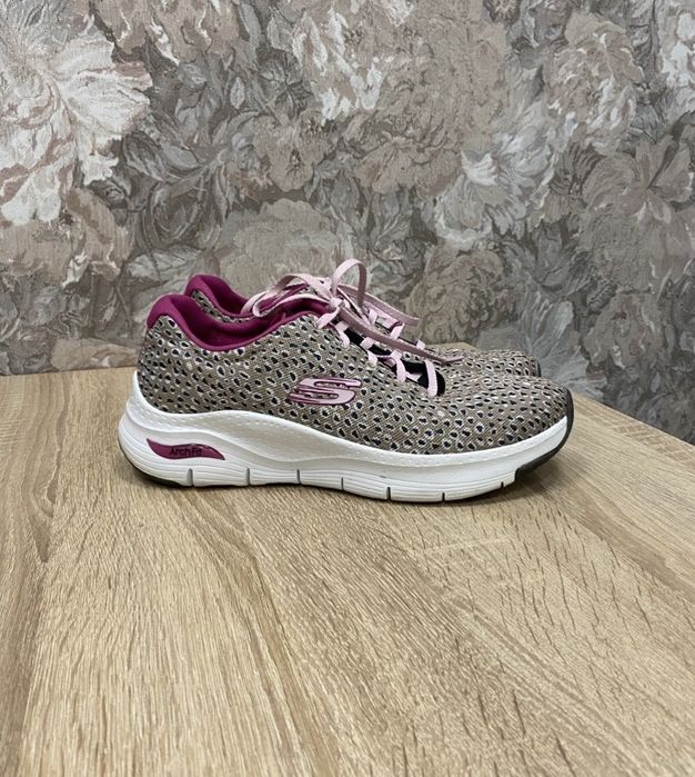Skechers DVF Arch Fit р.39 -40 кросівки кроси