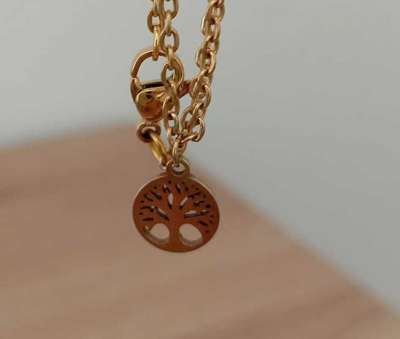Pulseira Dourada em Aço com Pendente Árvore