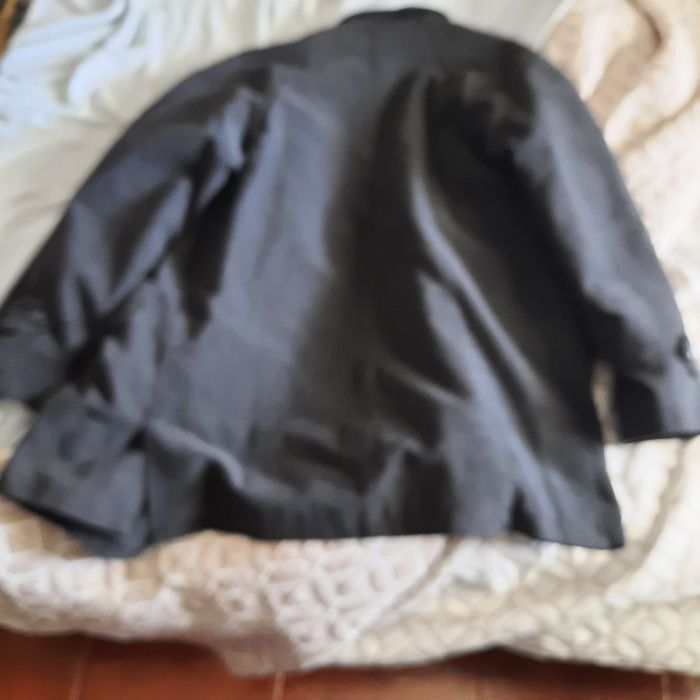 Sobretudo novo de cor cinza