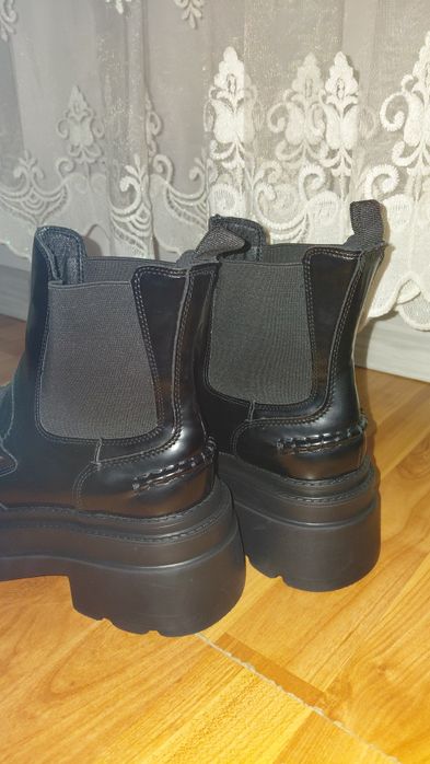 Нові ботинки )))