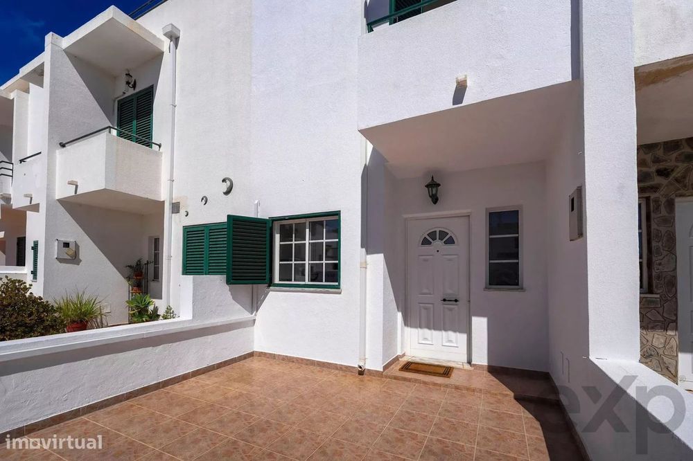 Moradia T2+1 com quintal e terraços com vista mar em Olhão, junto à Ri
