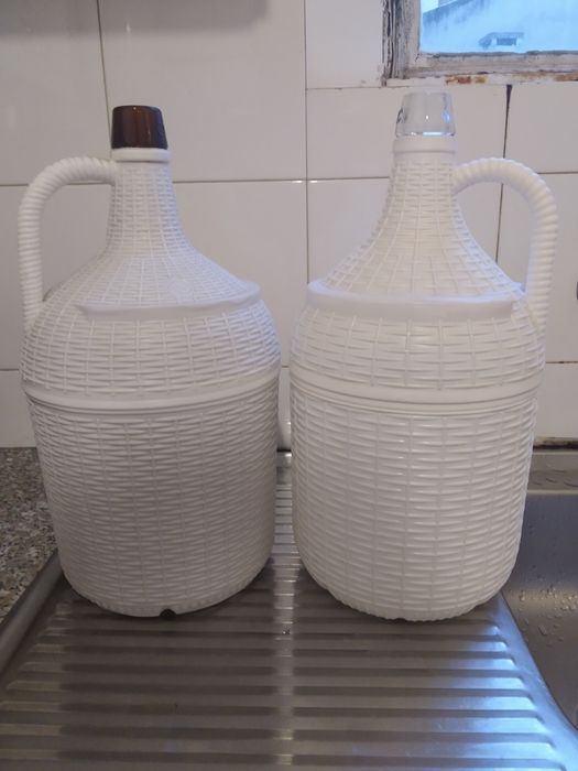 Garrafões Vidro Com Capas Plásticas