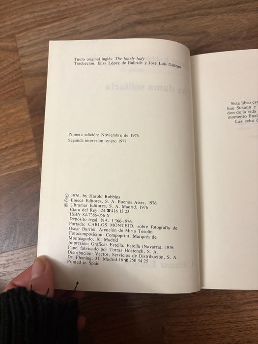 Роман іспанською en español ретро винтаж una dama solitaria роббинс