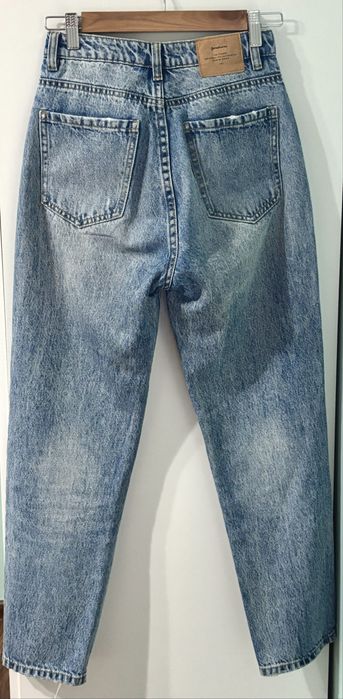 Jeansy mom fit z wysokim stanem 34 stradivarius