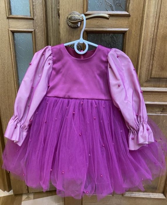 Нарядна сукня на дівчинку