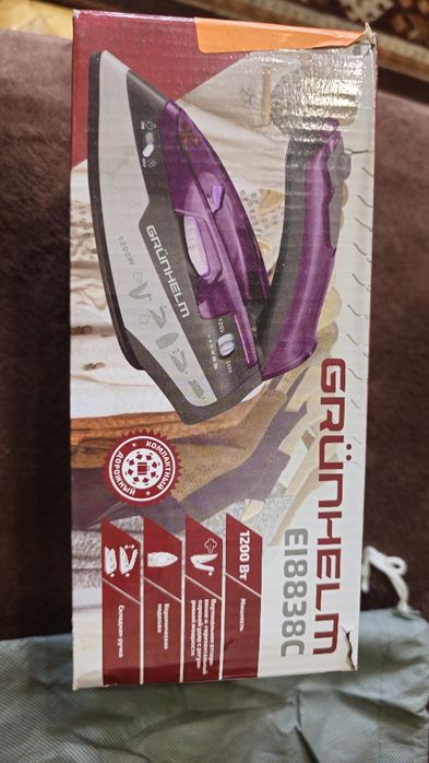 Дорожный утюг Grunhelm EI8838C со складной ручкой (Керамика)