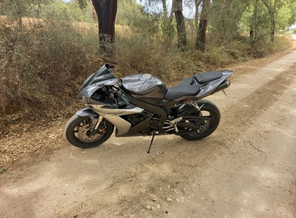 Yamaha r1 2004 rn12