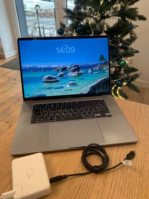 Macbook Pro 16 32gb / 1 TB  jak nowy