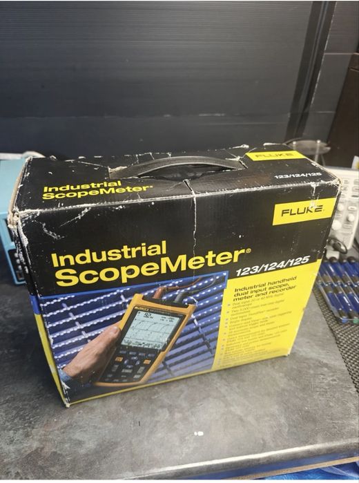 Fluke 124 Industrial ScopeMeter 40 MHz – komplet, bardzo dobry stan
