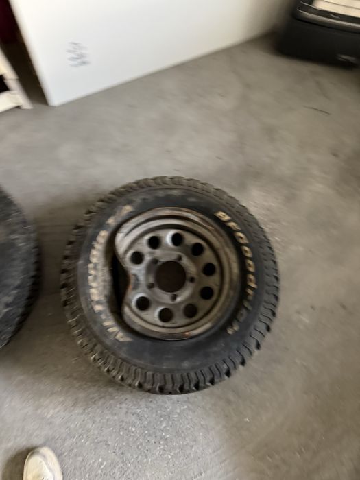 Pneus TT + Jantes TT (BF Goodrich LT 215/75/ R15)