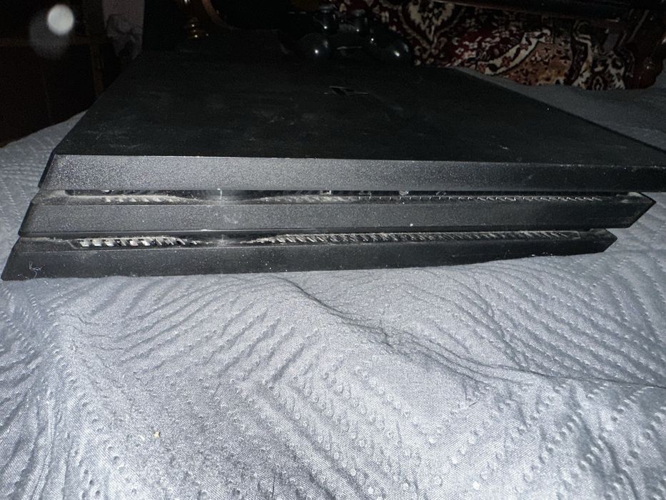 PlayStation 4 pro та PlayStation 4 slim