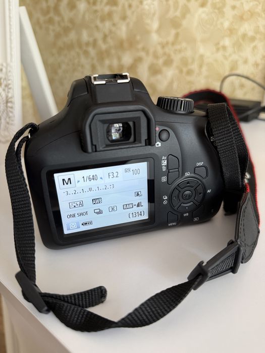 Canon EOS 4000d 18-55mm kit + 50 mm 1,8
