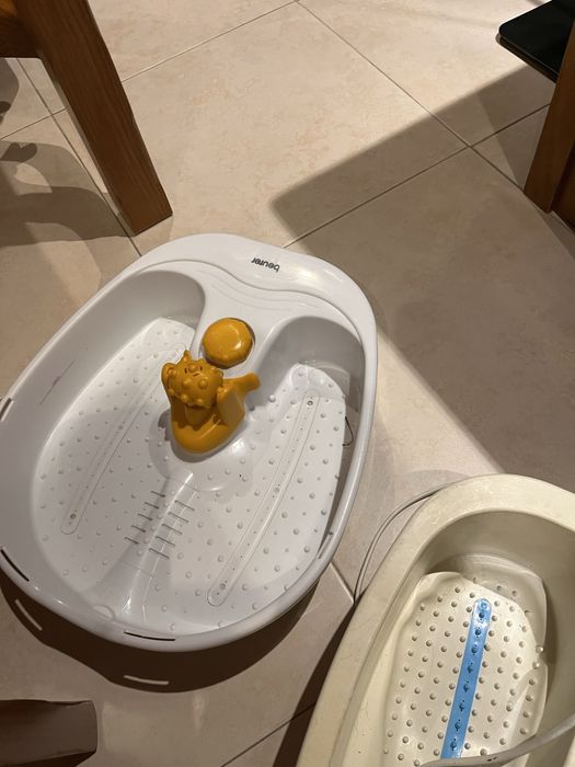 Duas bacias de pedicure as 2 por 30€