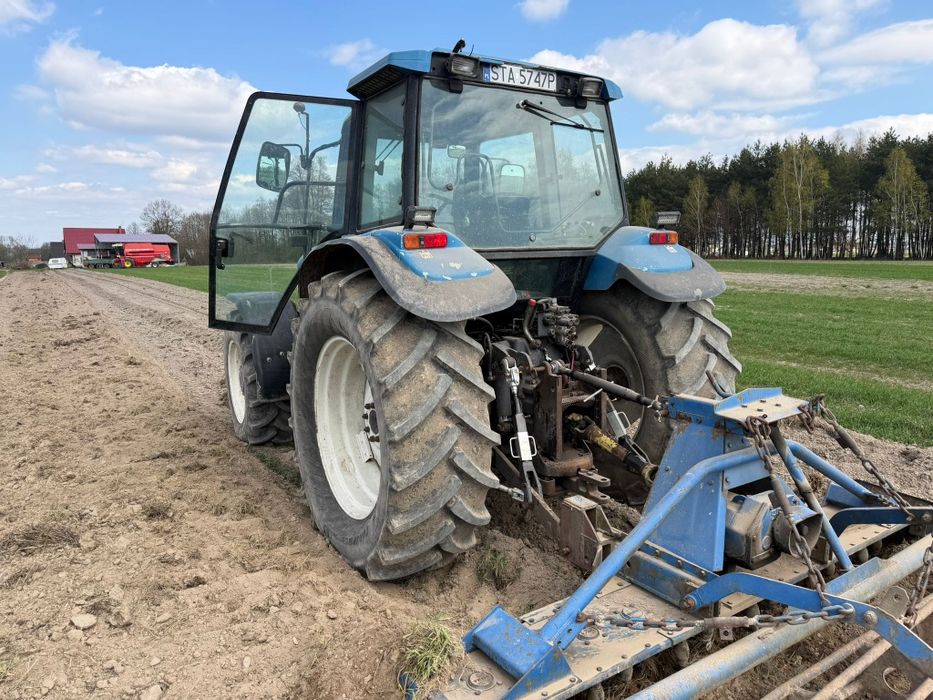 New Holland 8260