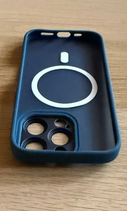Etui iPhone 16 Pro MagSafe z osłoną aparatu półprzezroczyste navy blue
