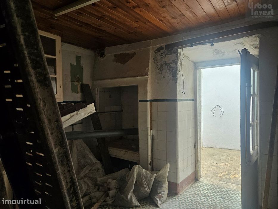 Vendo T2 para remodelação em predio totalmente remodelado