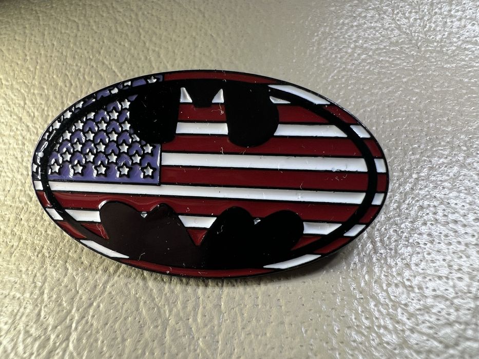 Broszka przypinka metalowa pin jak Batman usa