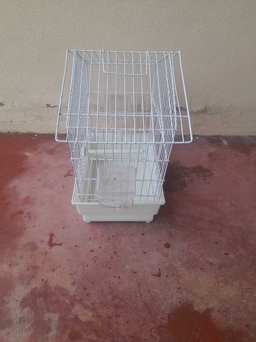 Gaiola para pássaros.