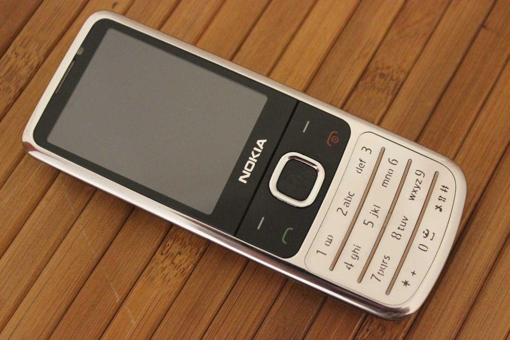 Телефон Nokia 6700