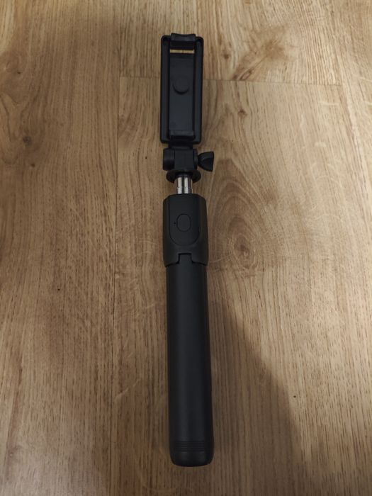 Selfie stick com comando