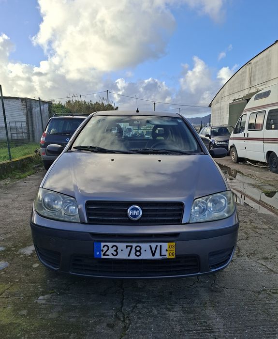 Fiat Punto 1200 cinza 5 portas 2003