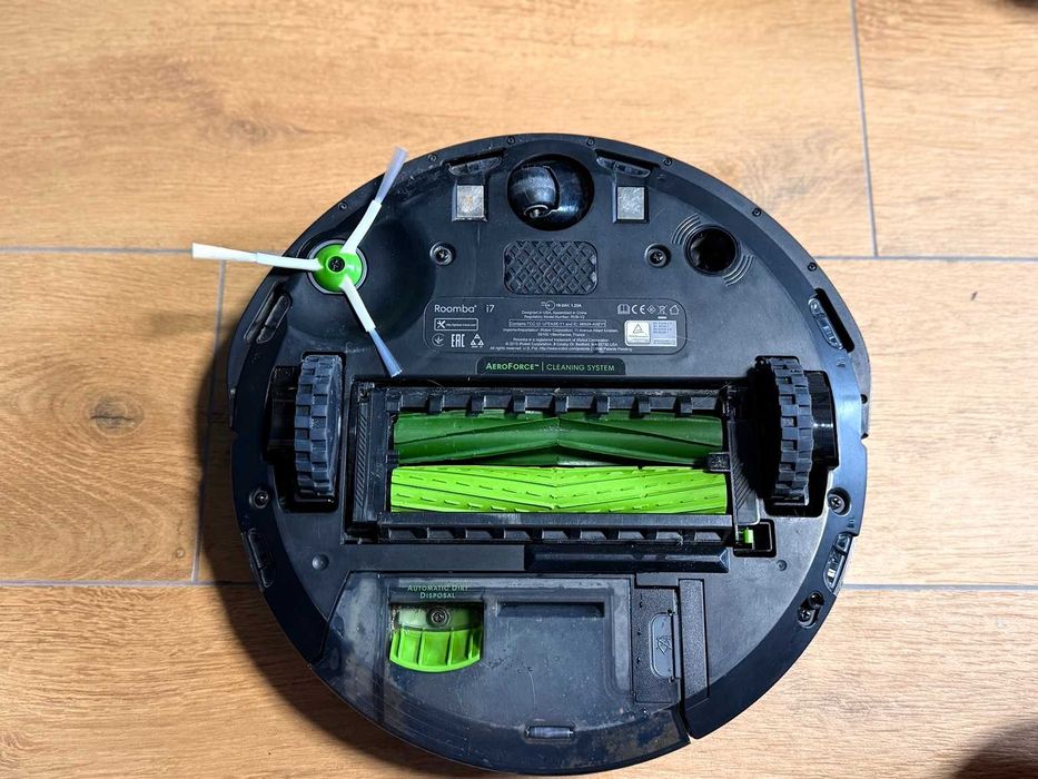 iRobot Roomba i7+ z bazą Clean Base (samoopróżnianie) + DUŻY zestaw akcesoriów