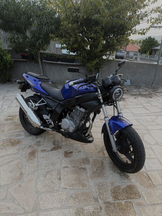 Daelim Roadwin 125 FI 2011— Como Nova! Nem 8000km