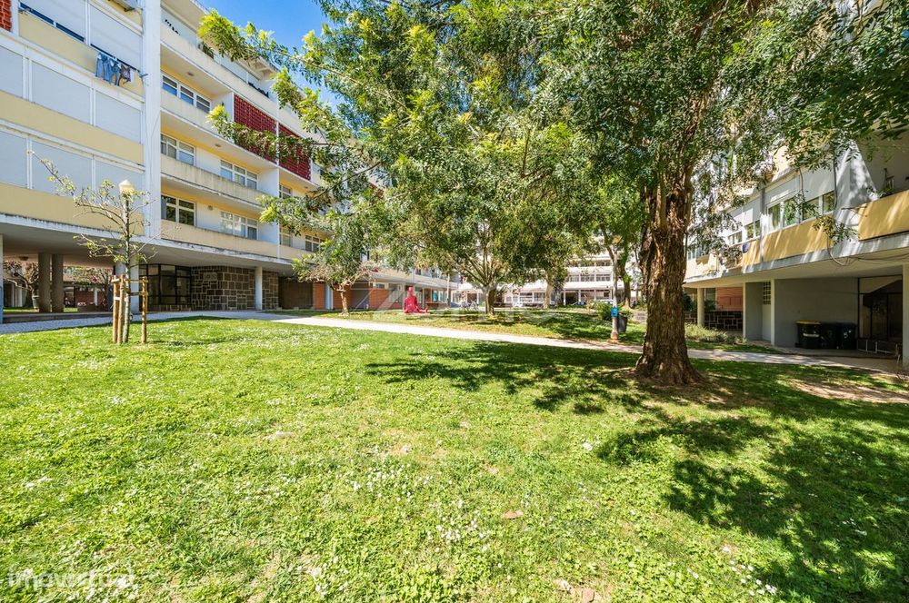 T2 Duplex Junto à Avenida de Roma