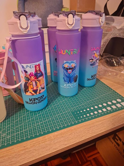 Garrafas varias de agua