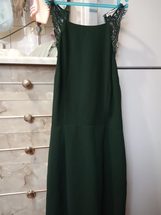 Жіноча святкова сукня.