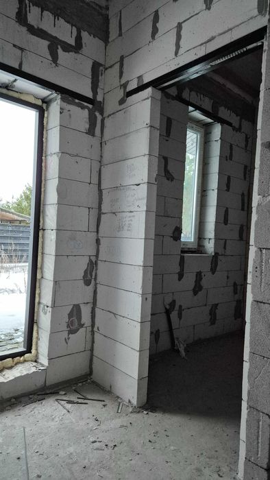 Будинок 130 м² на 9,27 сотки серед сосен — централізовані комунікації, покращена комплектація, огороджена територія