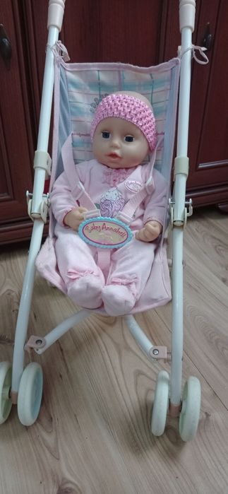 Baby Annabelle w wózku