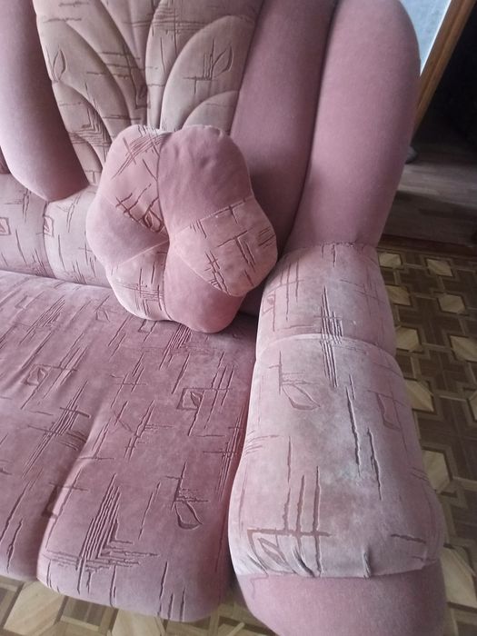 Продам диван недорого