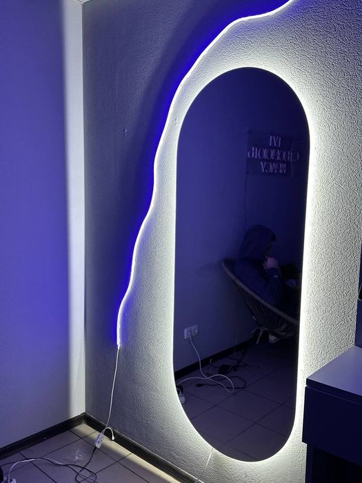 Дзеркало з підсвіткою