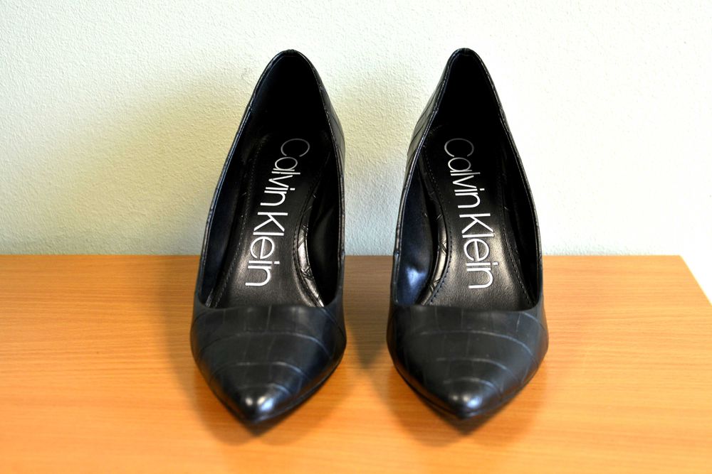 Buty damskie szpilki czółenka Calvin Klein czarne rozmiar 39,5