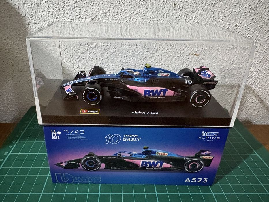 1/43 Miniaturas F1 - versões com piloto e expositor acrilico