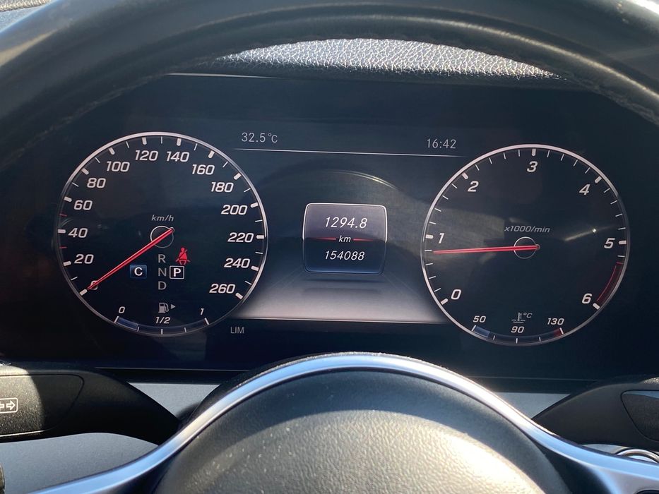 Veículo Mercedes E220