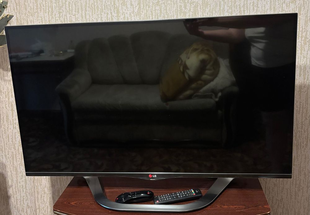 ПРОДАМ Телевізор LG 42LA690V Smart TV