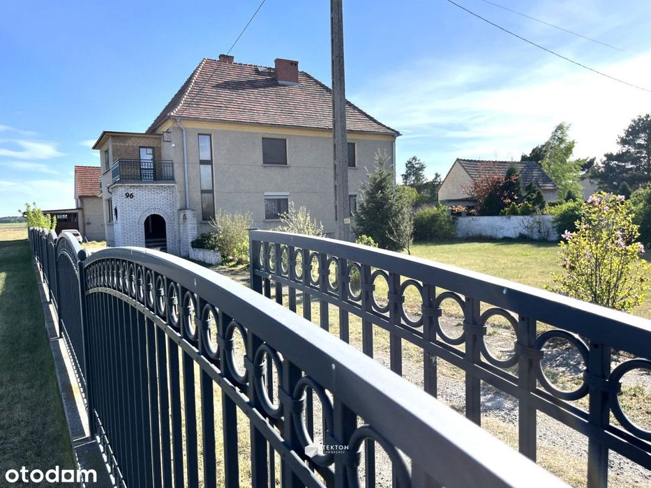 Dwurodzinny dom z budynkiem gospodarczym, Nakło