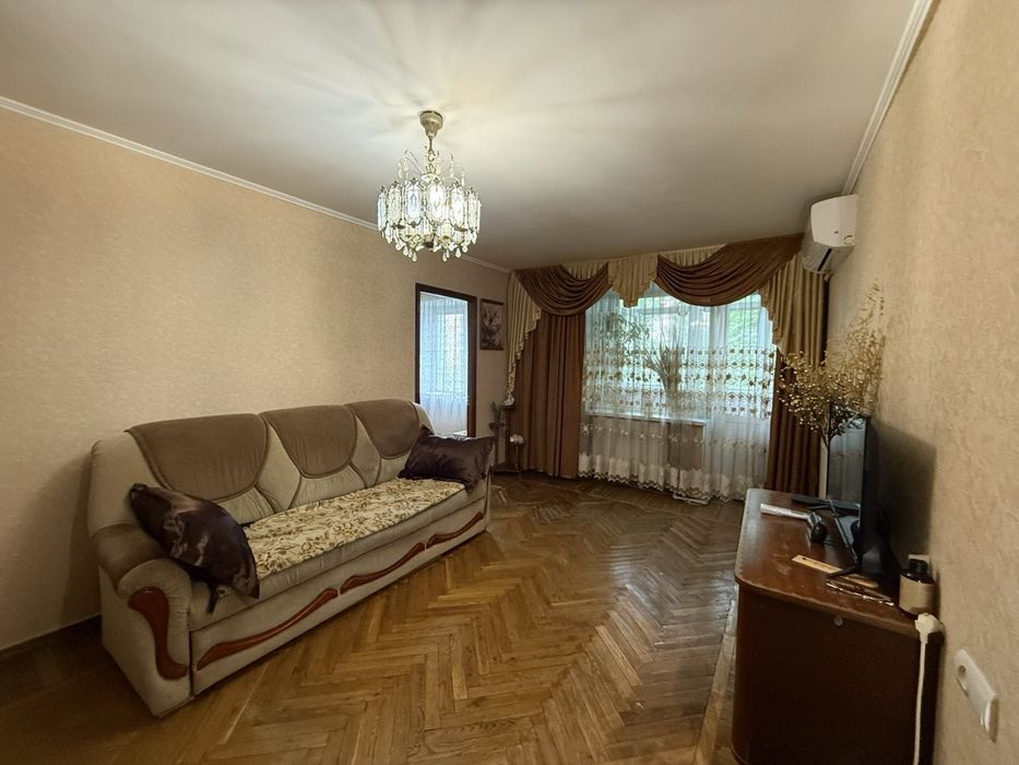 Продам 4 кімнатну квартиру, Шатила
