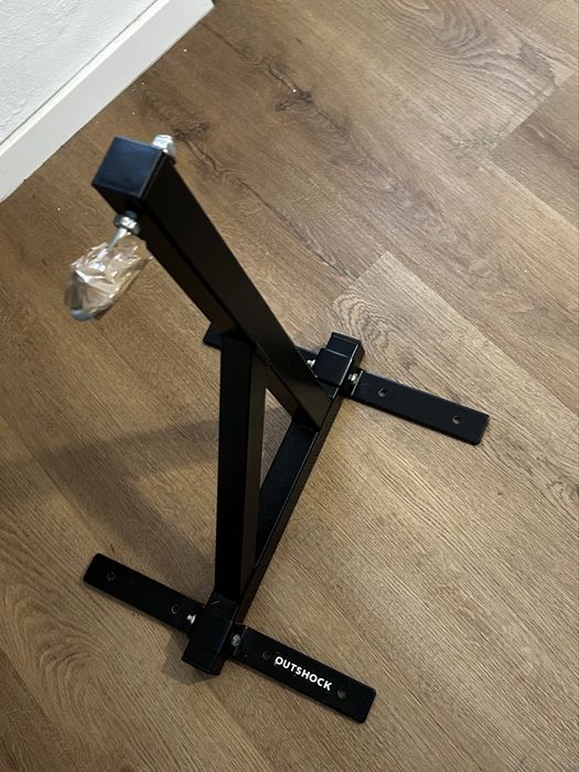 Saco de Boxe Outshock com Suporte – bom Estado
