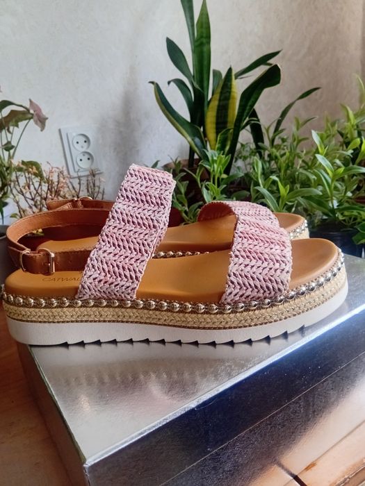 Женские босоножки в хорошем состояние стелька 26 розмер 41,5