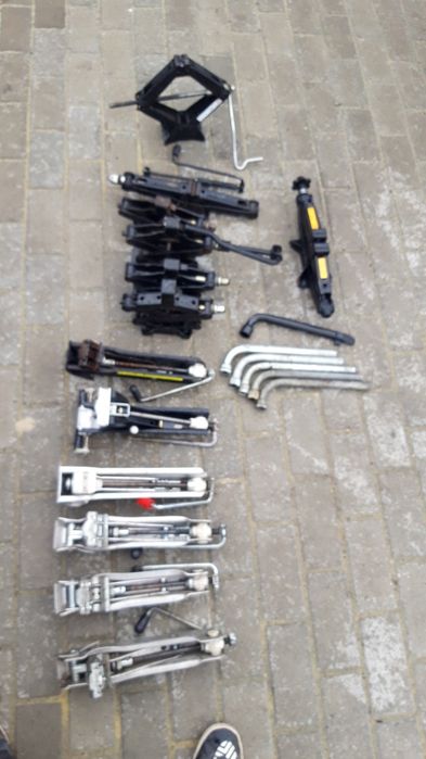 Продам Домкрати. Різних машин..ф