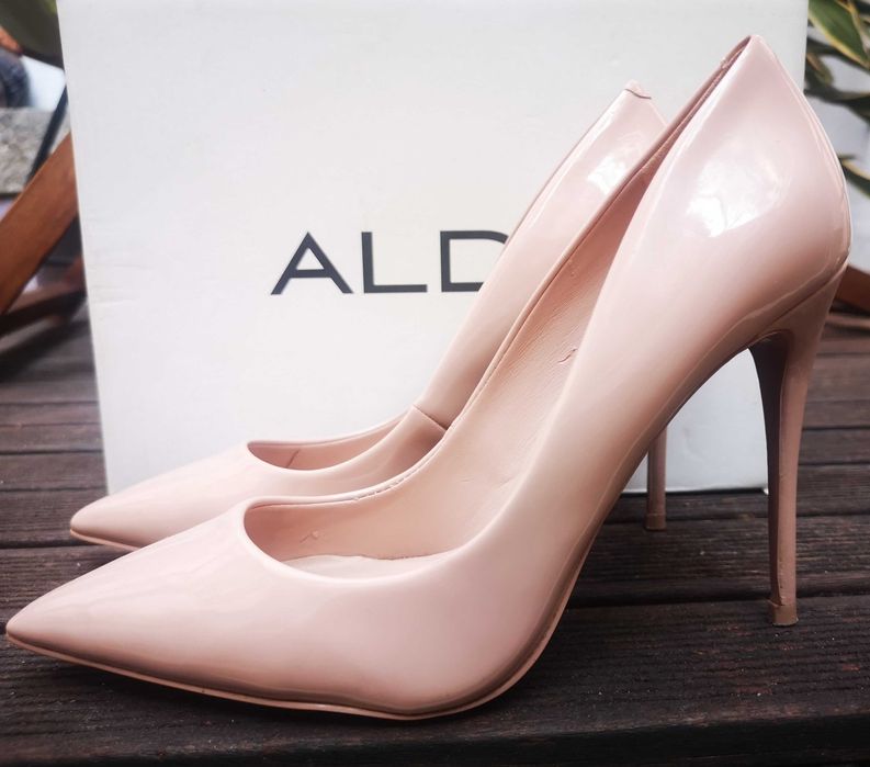 Stiletos em verniz rosa claro