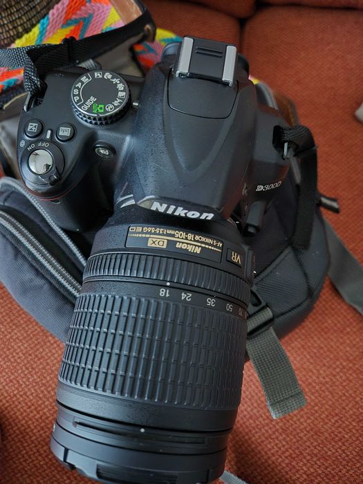 Nikon D3000 + lente Nikon 18-105mm