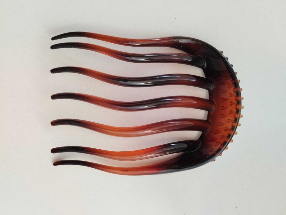 Grzebyk nadający objętość