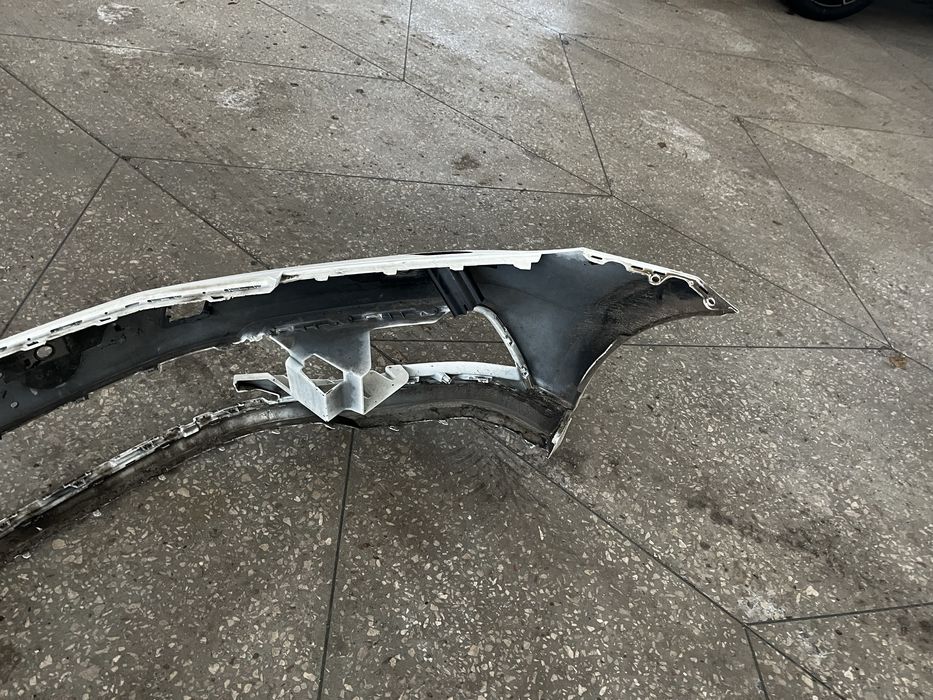 Продам передний бампер на Vw Passat B8