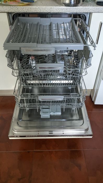 Посудомийна машина Hotpoint-Ariston (повнорозмірна 60см)