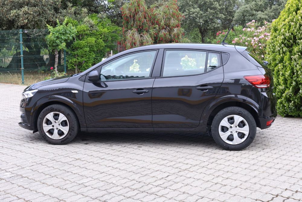 Dacia Sandero III Essential SCe 65 | Outubro 2023 | 17.000 km | Única Proprietária | Garantia Dacia