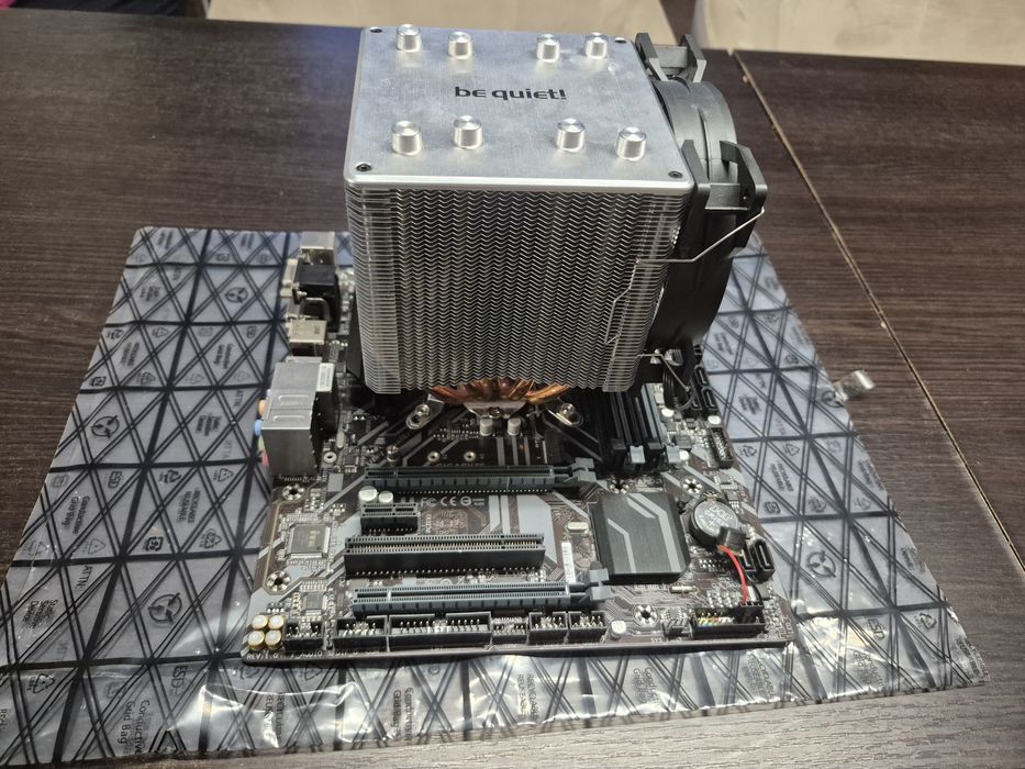 Płyta główna B360M + i5 9400F + BE Quiet